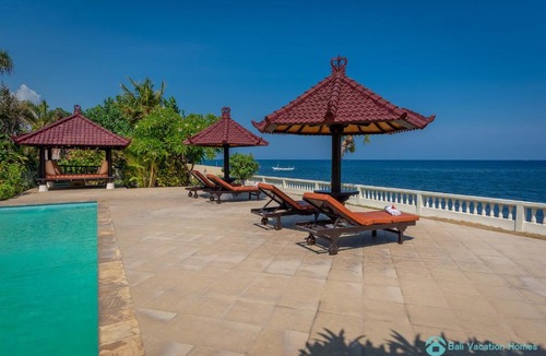 Dencarik Villa | Beachfront Villa at Lovina 10P, Pool, BBQ