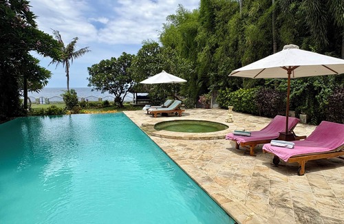 Lokapaksa Villa | Beachfront Villa Nirwana - Private Pool, Jacuzzi, Sunset Views & Friendly Staff!