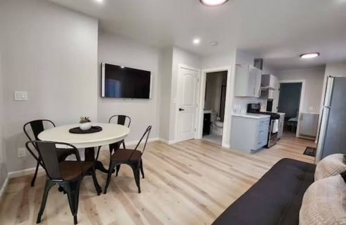Upper Telegraph Apartment | Beautiful 2 BR - Walk to UCB