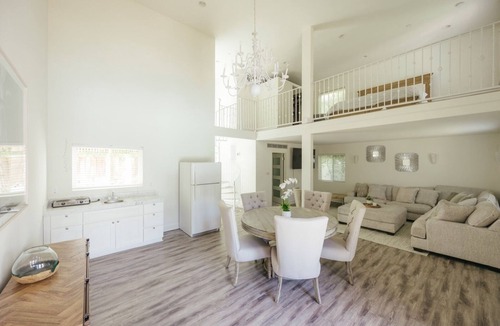 Encino Villa | Beautiful Oasis in the heart of Encino w/an ADU