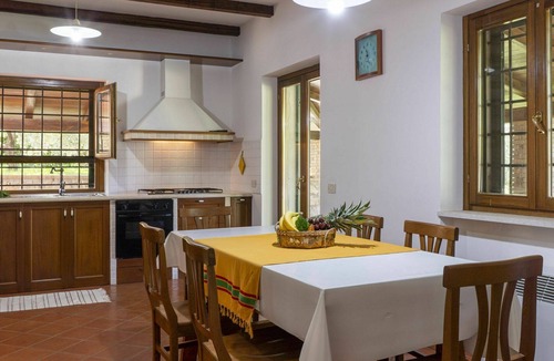Itri Villa | Beautiful private villa for 10 guests with WIFI, private pool, TV, patio and pets allowed