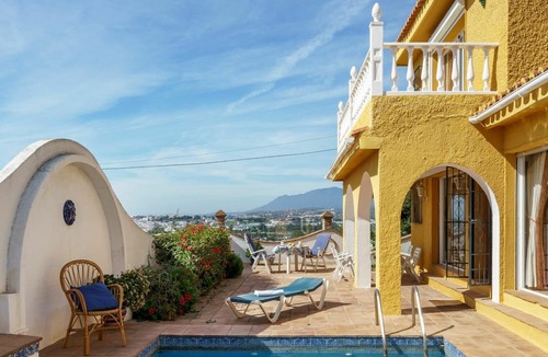 Nueva Andalucia Villa | Beautiful private villa for 8 people with WIFI, private pool, A/C, TV, patio and parking