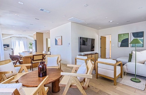 Los Feliz House | Beautiful Villa w Jacuzzi/Sauna in Los Feliz