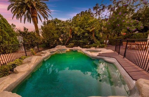 Canoga Park Villa | Beautiful villa with pool and jacuzzi