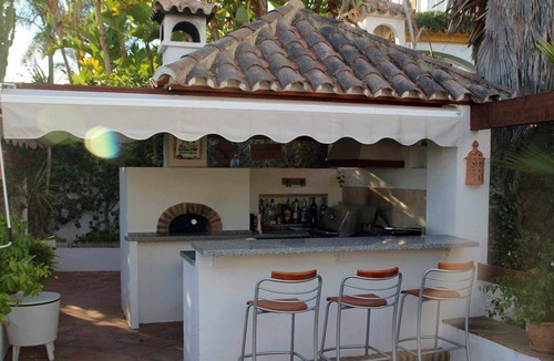 Urbanizacion Puerto de Estepona House | Beautiful villa with sea views and private pool in the Seghers
