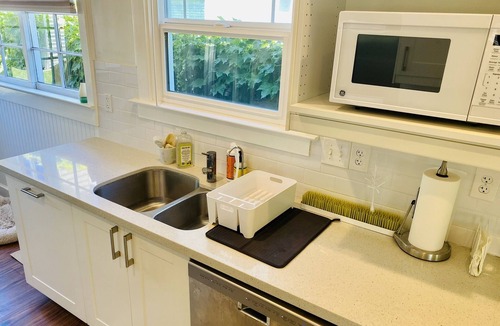East Sacramento House | Bebedeux - Charming & Clean Classic in the Fab 40s