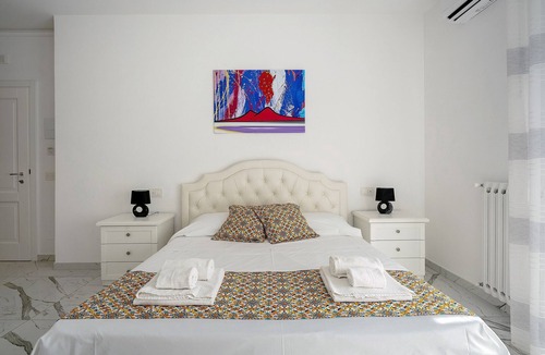 Piano di Sorrento Bed & Breakfast | Bed and Breakfast 'Suite Quadrupla Deluxe Superior' with Private Terrace, Wi-Fi and Air Conditioning