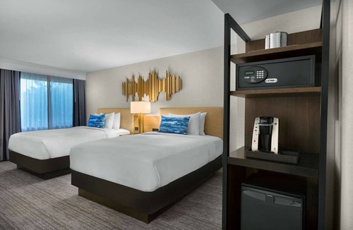 Milpitas Hotel | Best Value, Quality Stay! with Outdoor Pool, Close to Pinewood Park!