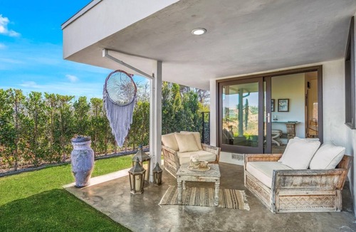 Beverly Hills Villa | Beverly Hills Goldstein adjacent house.