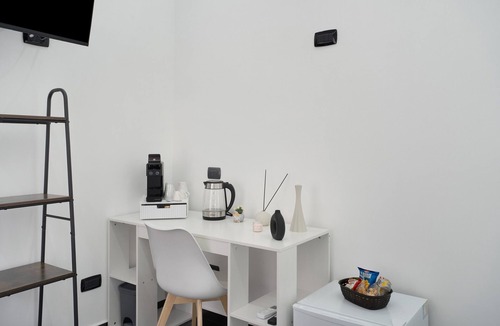 Mercato San Severino Apartment | Black and White Guesthouse
