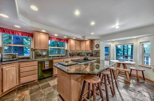 Montgomery Estates House | Black Bear Villa - large 4 BR, 4 BA, hot tub, game room