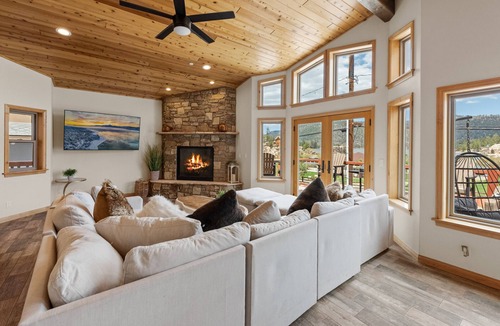 Boulder Bay Ski Chalet | Boulder Bay Chalet Lakefront - Luxury Lakefront, Hot Tub, Pool Table, Foosball, Ping Pong, Lake View