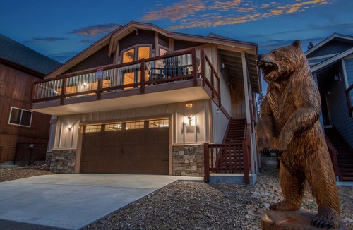 Boulder Bay Ski Chalet | Boulder Bay Chalet Lakefront - Luxury Lakefront, Hot Tub, Pool Table, Foosball, Ping Pong, Lake View