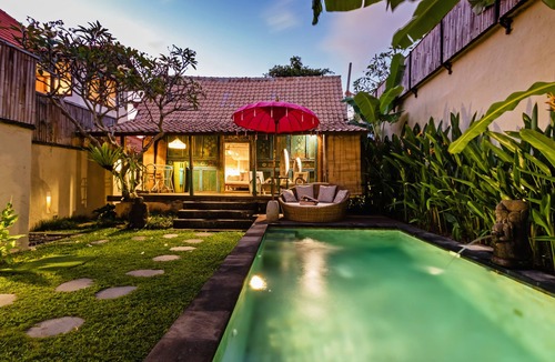 Laksmana Villa | BRAND NEW 5 BR with Enclosed Living 2 mins to Eat Street