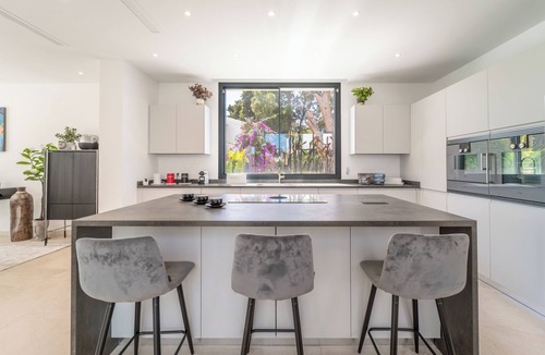 Atalaya-Isdabe House | Brand New 7B Villa Zelda Beachside New Golden Mile