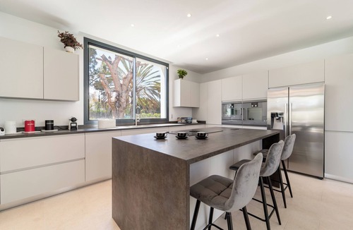 Atalaya-Isdabe House | Brand New 7B Villa Zelda Beachside New Golden Mile