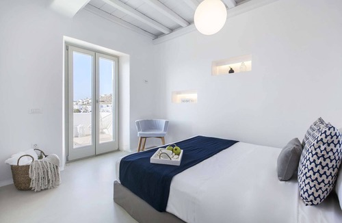 Platis Gialos Villa | Breathtaking 6 Bed in Platis Gialos