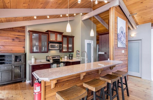 Placerville Cabin | Breathtaking Cabin With Hot Tub Overlooking River