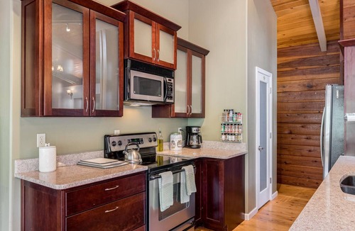 Placerville Cabin | Breathtaking Cabin With Hot Tub Overlooking River