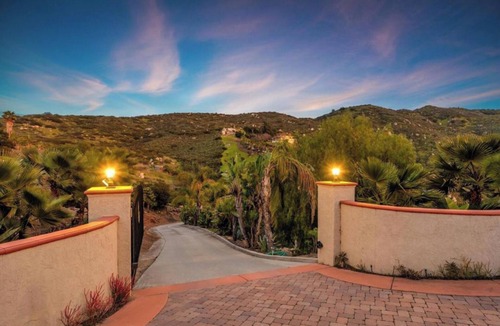 Poway House | Breathtaking retreat in the wine country on the ranch with goats you can pet!