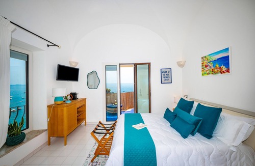 Positano City Centre House | Breathtaking Suite with Sea View in the Heart of Positano