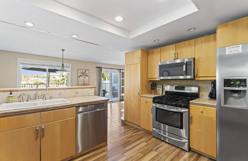 San Clemente Villa | Bright 3BR Beach Condo- Walk to Beach, Wedding Venues and Restaurants! AC!