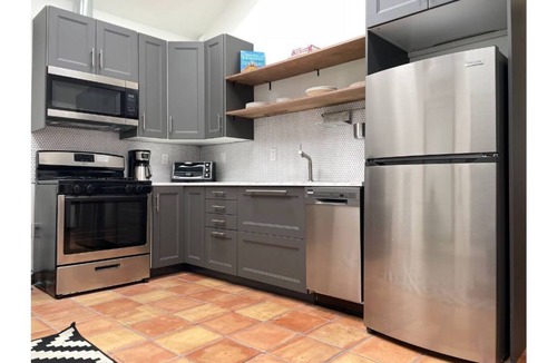 Westbrae Cottage | Bright & Charming Cottage in Cool Gilman District. Walk to Whole Foods & Resto!