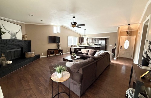 Shasta View House | Bright, Clean, Comfortable + Perfect Central Location