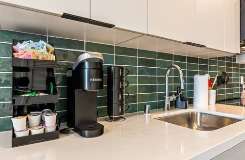 Koreatown Apartment | Bright & Modern 2BD Home in K-Town + Gym & Hot-Tub