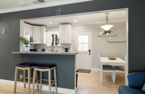 Southeastern Sacramento House | Bright Stylish 2BR Near Downtown + UC Davis Med
