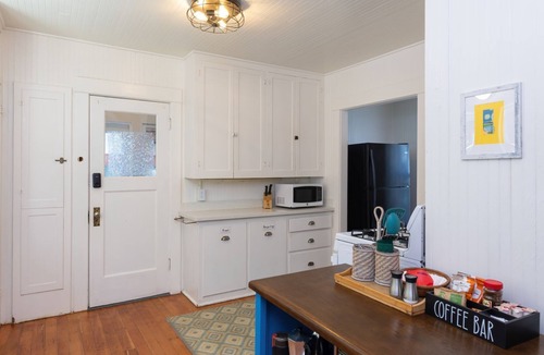 Capitola House | Capitola Village Craftsman Cottage- 4 min to beach