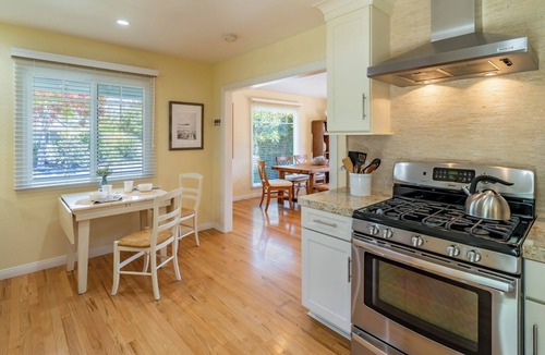 East Mesa House | Casa Azul - Coastal Charm in Shoreline Mesa Neighborhood