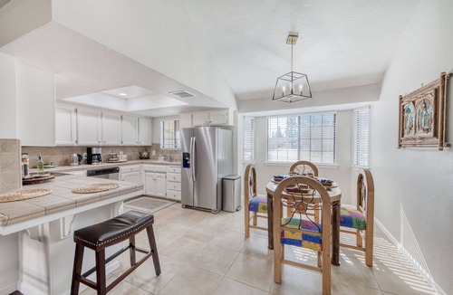 Raisin House | Casa Barrera Soothing 3-Bedroom Home in a North East Fresno!