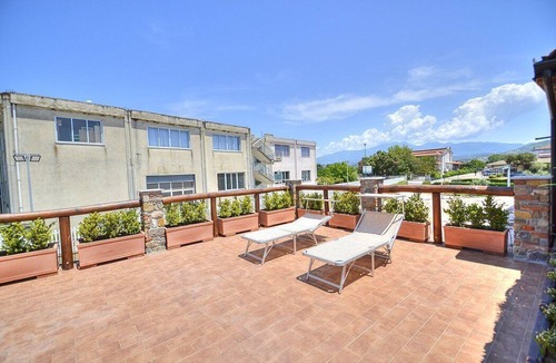 Marina di Casal Velino House | Casa Biancolilla A: A welcoming apartment situated at a short distance from the beach, with Free WI-FI.