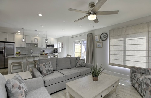 Callender House | Casa Blanca 3Bdrm Home Steps from Beach, Golf & Wine