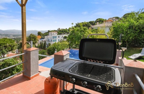 Pinos de Alhaurin Apartment | Casa de 2 dormitorios con piscina privada y desayuno incluido en Alhaurin