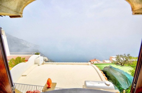 Nocelle House | Casa Osvalda: A characteristic and welcoming independent house which faces the sun and the sea, with Free WI-FI.