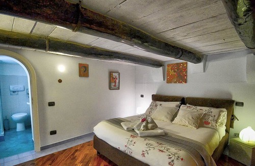 Rione Duomo Apartment | Casa Rotilda: An elegant and welcoming two-story apartment located in the center of Salerno, with Free WI-FI.