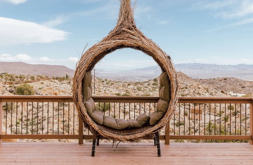 Yucca Valley House | Casa Stella | Boulder Views with Hot Tub and Meditation Overlook