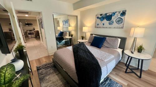 Westwood Apartment | Century City Cozy 3 Bedroom Apartment with Parking 302,303