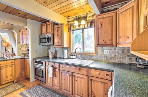 Whispering Forest Cabin | 'Château Forêt' in Big Bear w/Hiking Trail Access