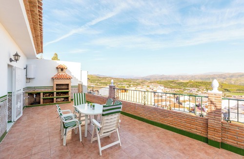 Benamocarra House | Chalet "Villa Cañete" with Mountain Views, Terrace, Jacuzzi & Wi-Fi