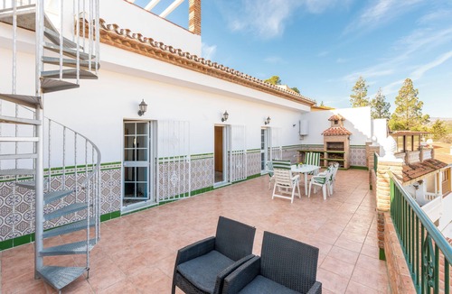 Benamocarra House | Chalet "Villa Cañete" with Mountain Views, Terrace, Jacuzzi & Wi-Fi