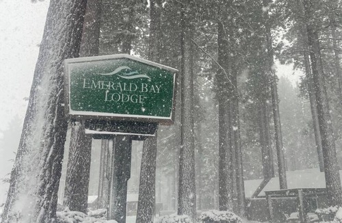 Tahoe Island Hotel | Charming 1-bedroom lodge in South Lake Tahoe for a relaxing stay