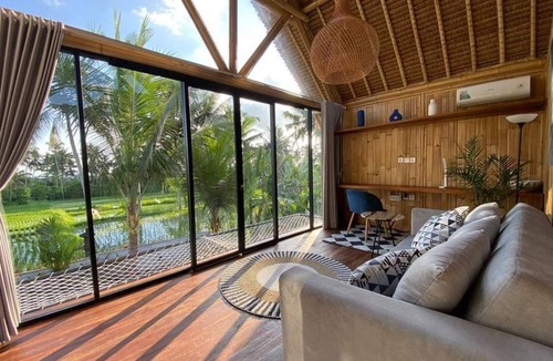 Peliatan Villa | Charming 1-bedroom villa in enchanting Ubud with AC, WiFi, and Ricefields View