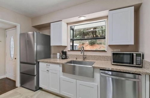 Auburn Apartment | Charming 2-bedroom apartment with AC, WiFi in lovely Auburn