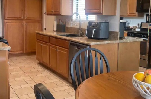 Guajome House | Charming 2-bedroom house with WiFi, AC in welcoming Oceanside
