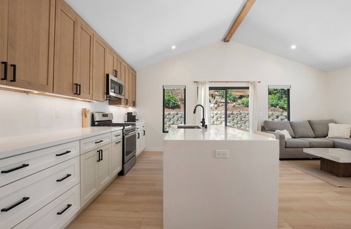 Lake Murray House | Charming 2-bedroom house in delightful San Diego with WiFi, AC