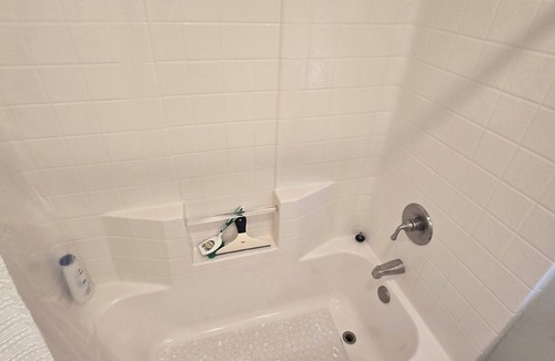 Hanford House | Charming 2-bedroom house with fitness room, WiFi in enjoyable Hanford
