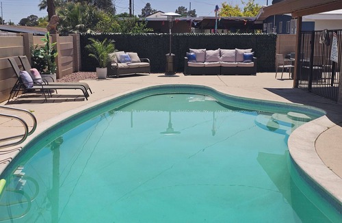 Downtown Las Vegas House | Charming 3-bedroom house with pool WiFi and AC in awesome Las Vegas. Enjoy